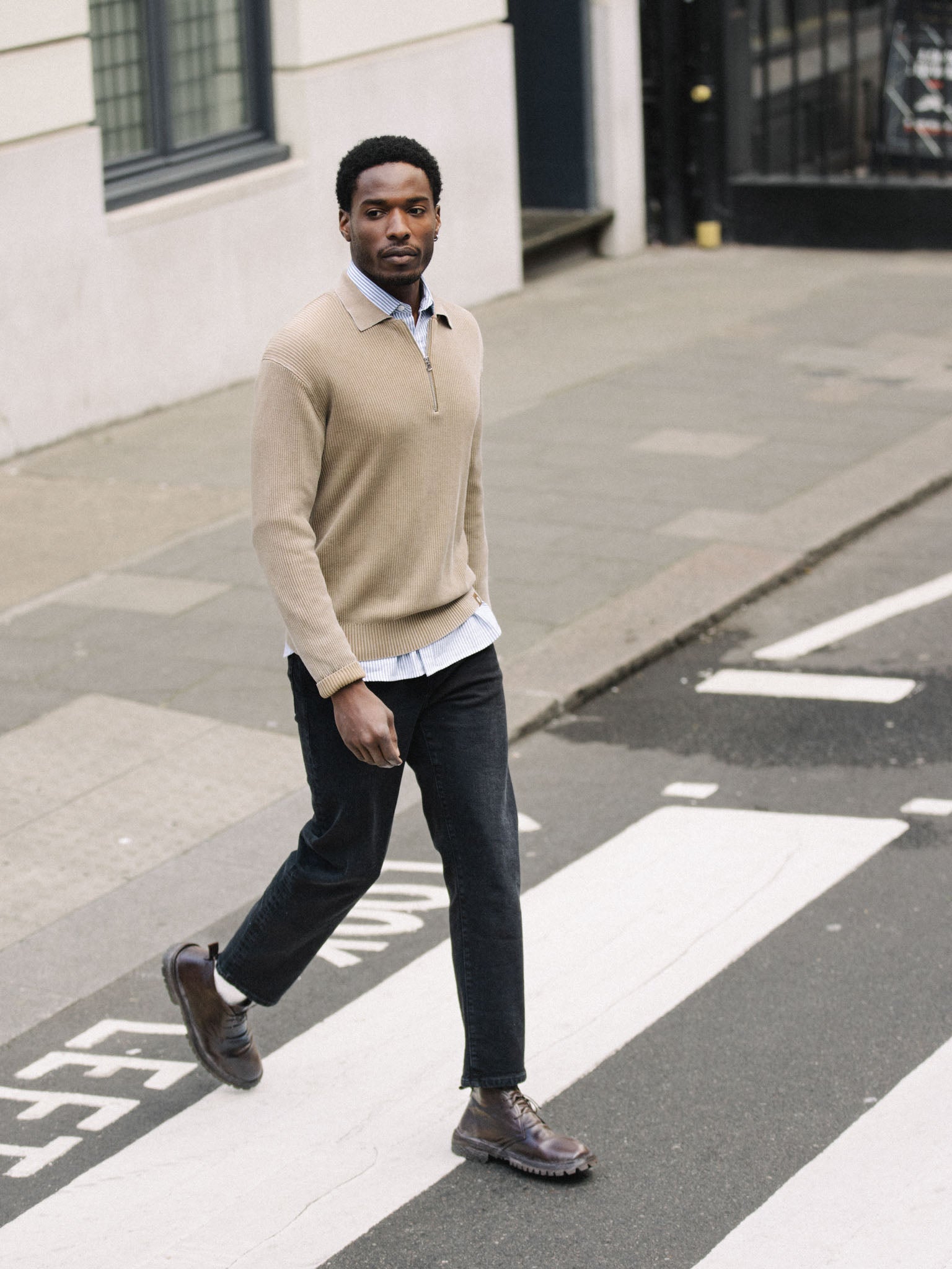 Modelshot / Black Denim / Detail